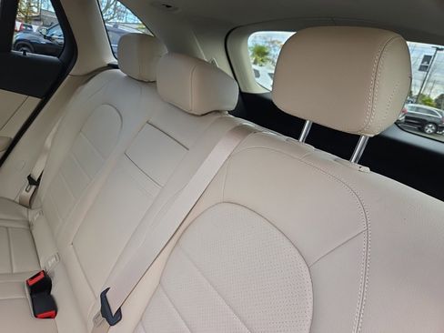 Used 2022 Mercedes-Benz GLC 300 image 6