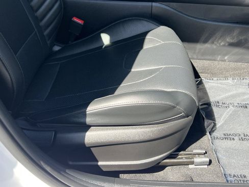Certified 2023 Hyundai Elantra Limited w/ Preferred Accessory Package FWD image 18