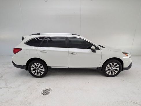 Used 2019 Subaru Outback 2.5i Touring image 3