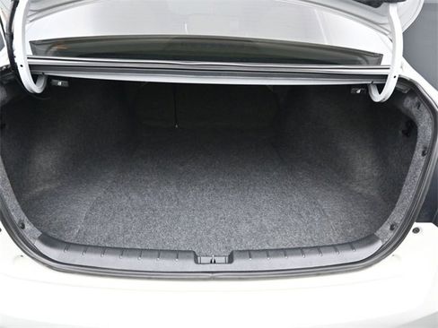 Used 2017 Honda Accord Touring image 37