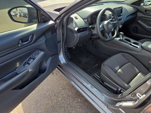 Used 2025 Nissan Altima 2.5 S image 11