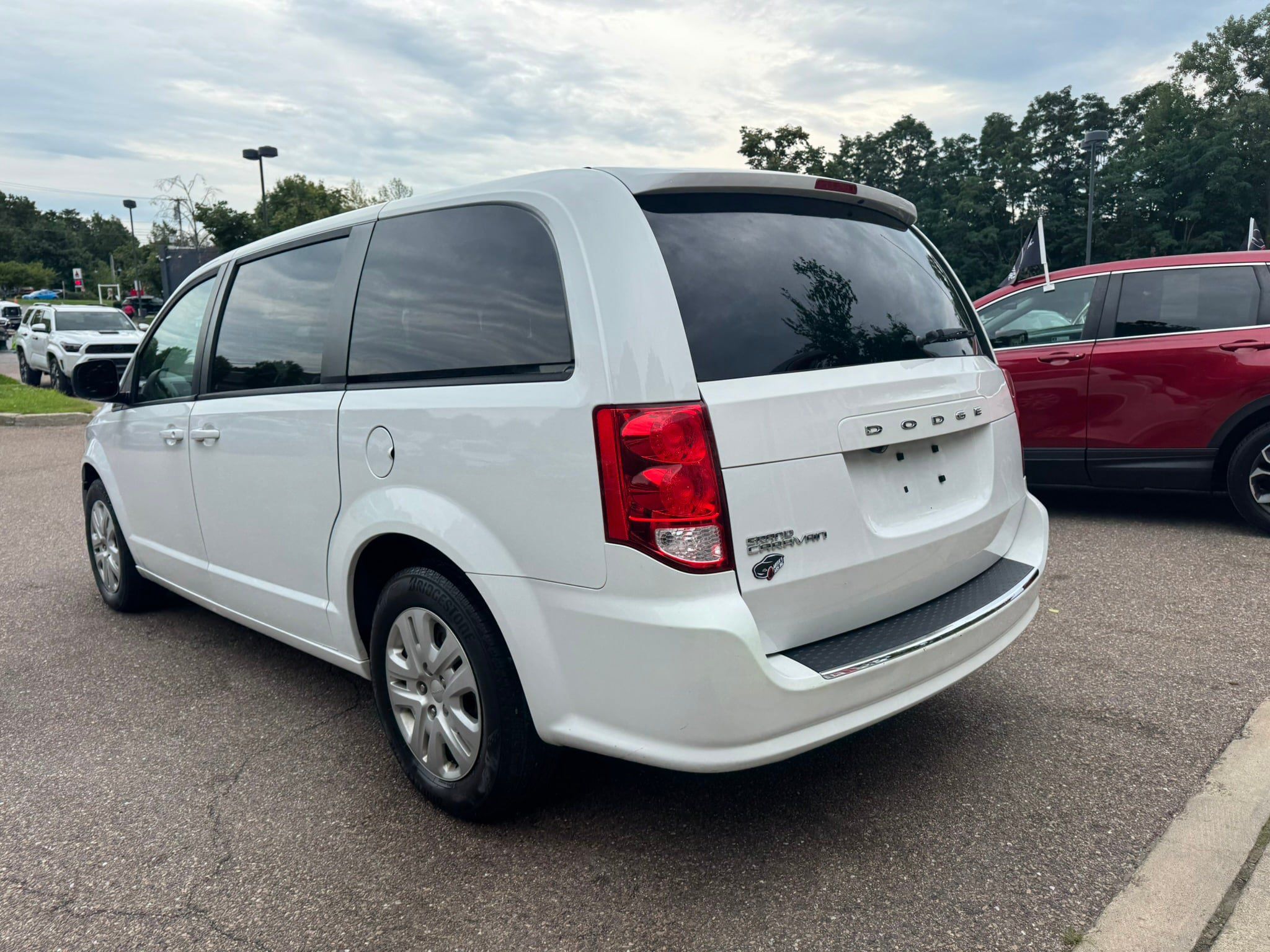Used 2018 Dodge Grand Caravan SE w/ UConnect Hands-Free Group FWD image 5
