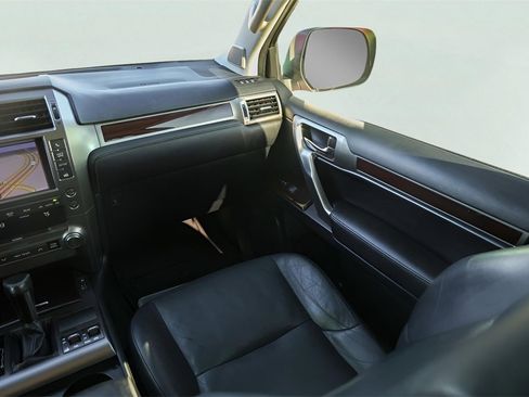 Used 2017 Lexus GX 460 Premium image 25