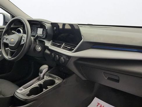 Used 2024 Chevrolet Trax LS w/ LS Convenience Package FWD image 41