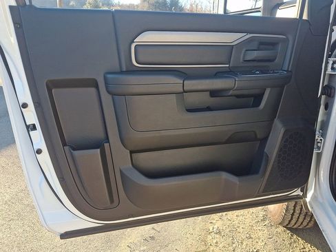 Used 2024 RAM 2500 Tradesman w/ Chrome Appearance Group image 11