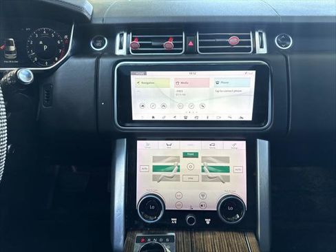 Used 2018 Land Rover Range Rover HSE image 30