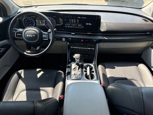 Used 2022 Kia Carnival EX FWD image 13
