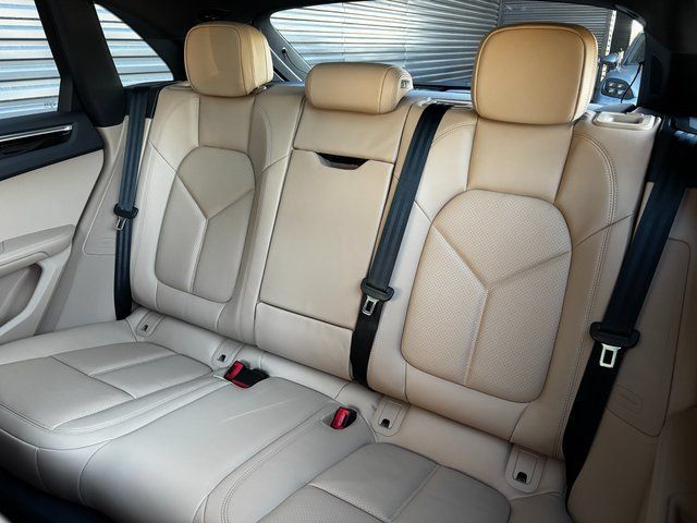 Certified 2026 Porsche Macan AWD/4WD image 25