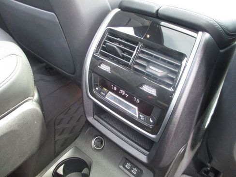 Used 2025 BMW X7 xDrive40i w/ M Sport Package AWD/4WD image 29