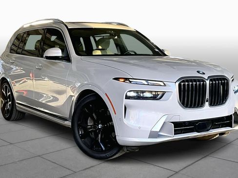 Used 2023 BMW X7 xDrive40i w/ Premium Package image 3