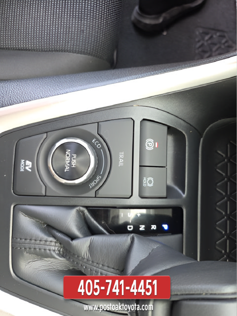 Used 2025 Toyota RAV4 LE AWD/4WD image 17