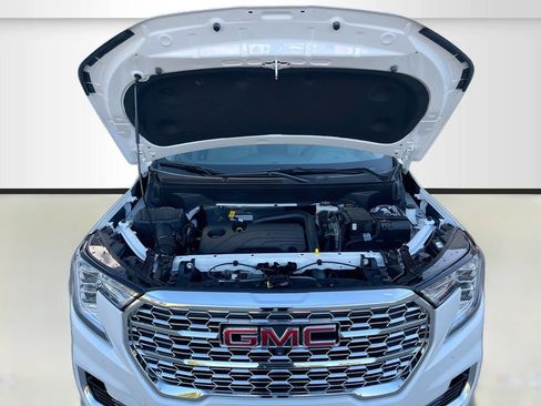 Used 2024 GMC Terrain Denali w/ Denali Premium Package AWD/4WD image 32