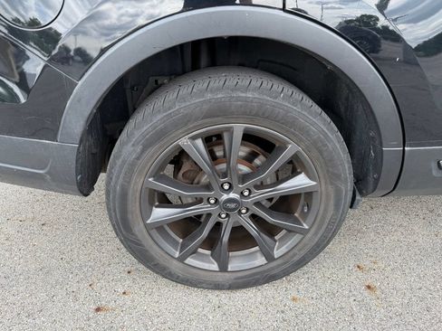 Used 2018 Ford Explorer XLT w/ Equipment Group 202A AWD/4WD image 8