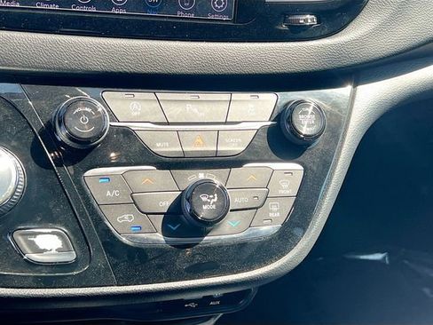 Used 2019 Chrysler Pacifica Touring-L Plus w/ S Appearance Package image 22