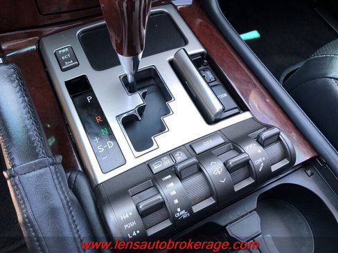 Used 2015 Lexus LX 570 4WD w/ Luxury Package image 15