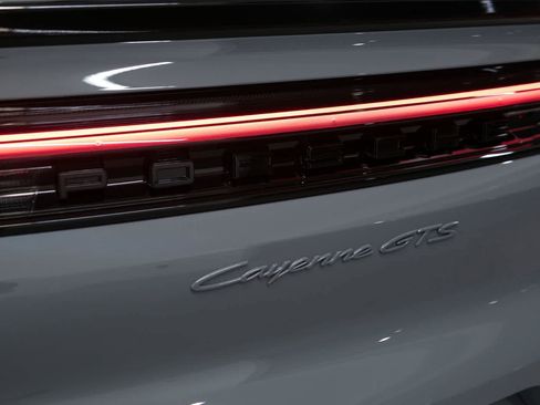 New 2026 Porsche Cayenne GTS AWD/4WD image 38