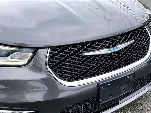 Used 2021 Chrysler Pacifica Touring-L image 27