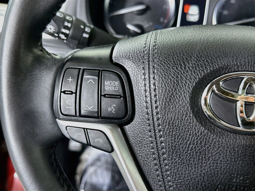 Certified 2019 Toyota Highlander Limited AWD/4WD image 24