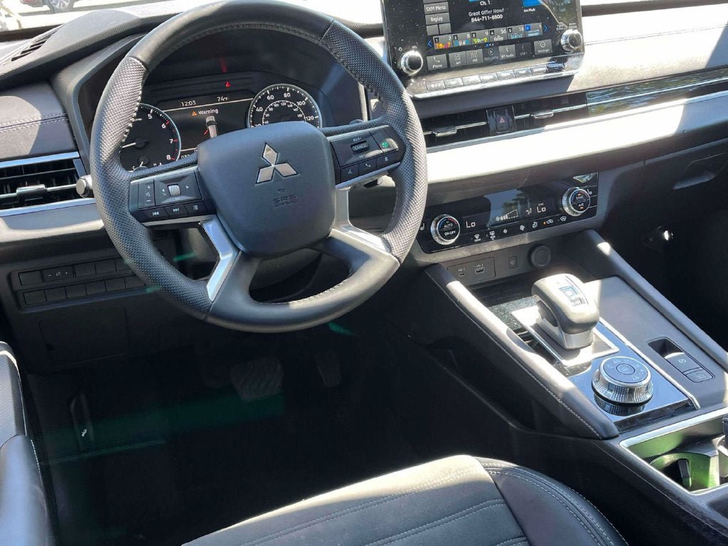 Used 2024 Mitsubishi Outlander SE AWD/4WD image 12