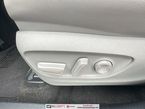 Used 2025 Toyota Highlander XLE image 16