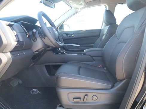 New 2026 Nissan Pathfinder SL w/ SL Premium Package image 12