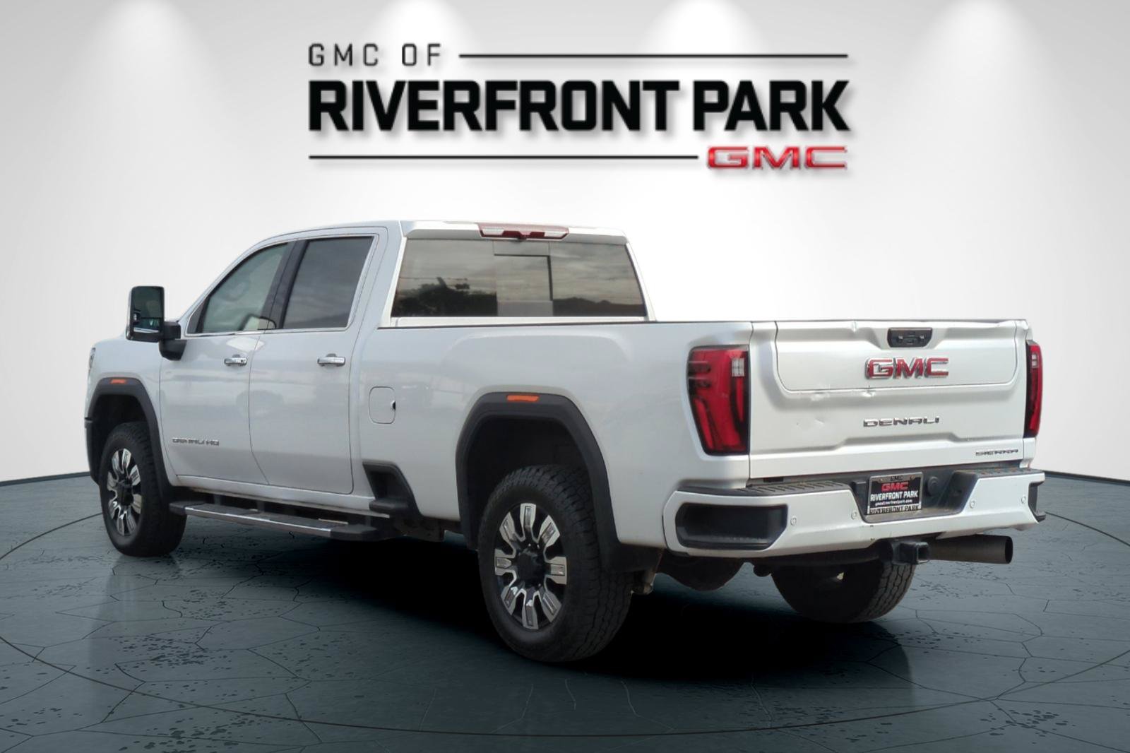 Used 2025 GMC Sierra 3500 Denali AWD/4WD image 5