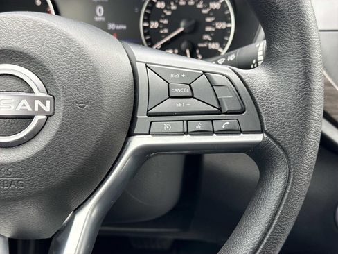 Used 2025 Nissan Altima 2.5 SV AWD/4WD image 14