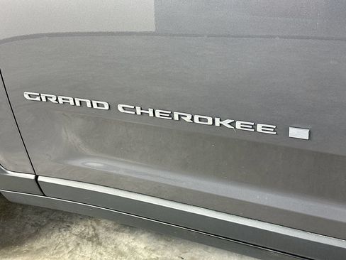 Used 2023 Jeep Grand Cherokee L Limited AWD/4WD image 29