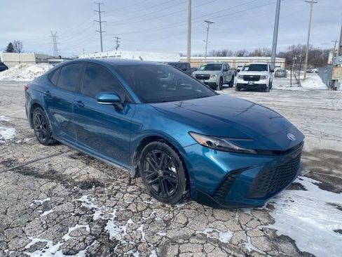 Used 2025 Toyota Camry XSE image 3