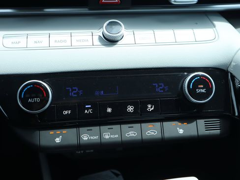 New 2026 Hyundai Elantra Limited FWD image 8
