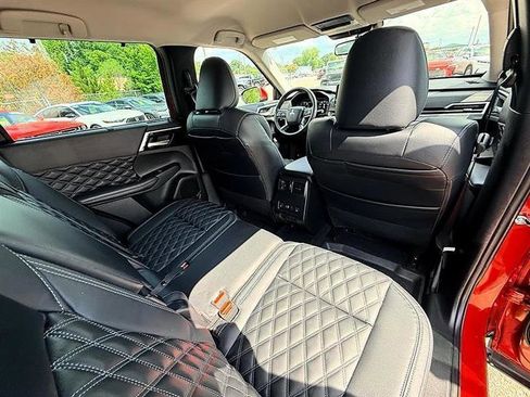 Used 2023 Mitsubishi Outlander SEL AWD/4WD image 32