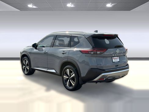 Used 2021 Nissan Rogue Platinum FWD image 3