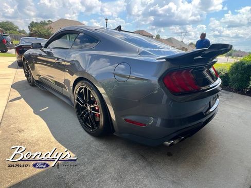 Used 2021 Ford Mustang Shelby GT500 w/ Technology Package RWD image 3