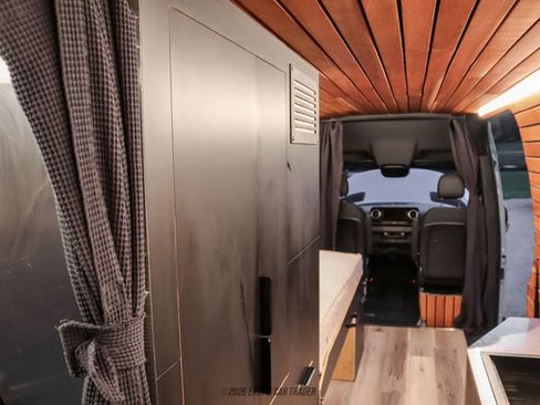 Used 2023 Mercedes-Benz Sprinter 2500 image 75