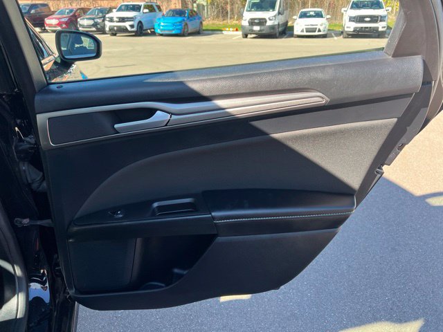 Used 2020 Ford Fusion SE FWD image 12