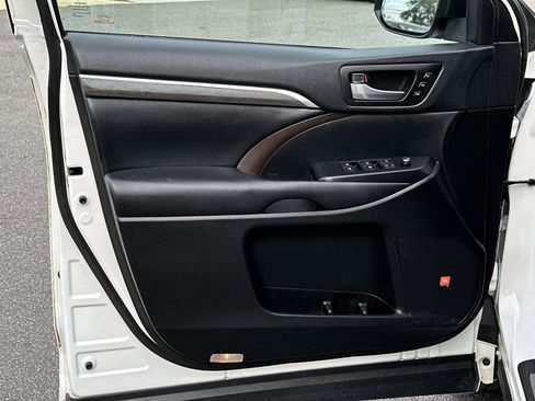 Used 2019 Toyota Highlander Limited image 18