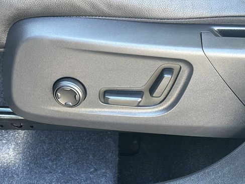 Certified 2025 Volvo XC40 B5 Plus w/ Protection Package Premier image 18