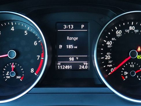 Used 2017 Volkswagen Jetta SE image 41