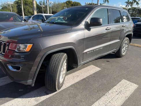 Used 2019 Jeep Grand Cherokee Laredo image 1