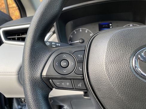 Used 2024 Toyota Corolla Cross L image 19