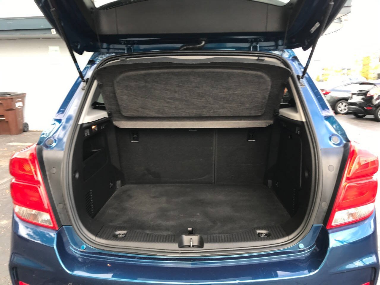 Used 2019 Chevrolet Trax LT w/ Sun & Sound Package AWD/4WD image 13