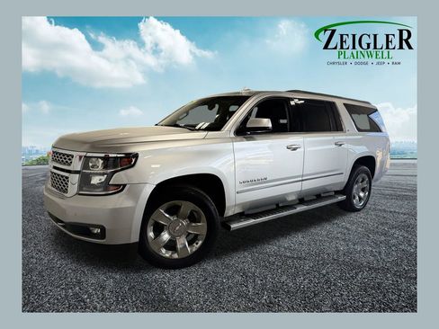 Used 2019 Chevrolet Suburban LT w/ LT Signature Package AWD/4WD image 1