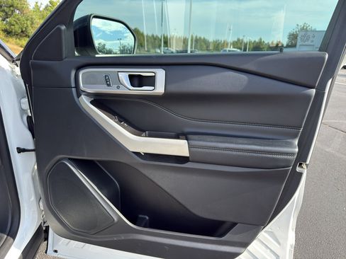 Used 2020 Ford Explorer Limited RWD image 12