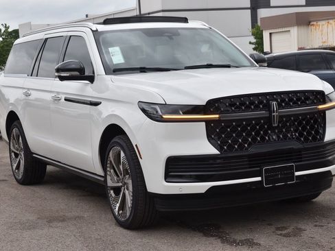 New 2026 Lincoln Navigator L Black Label AWD/4WD image 3