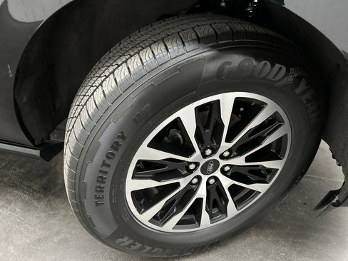 Used 2025 Ford Expedition Platinum AWD/4WD image 11