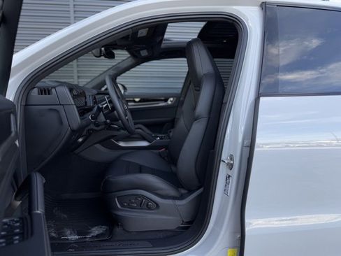New 2025 Porsche Cayenne Turbo image 33
