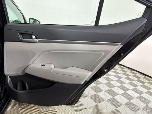 Used 2017 Hyundai Elantra Limited image 16