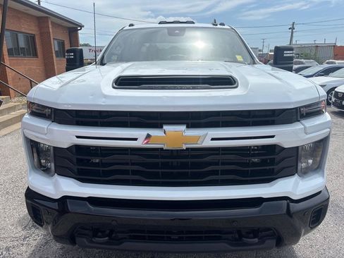 Used 2026 Chevrolet Silverado 2500 Custom w/ Custom Value Package AWD/4WD image 3
