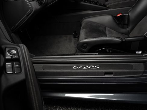 Used 2018 Porsche 911 GT2 RS RWD image 26