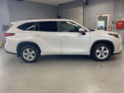 Used 2023 Toyota Highlander L image 9